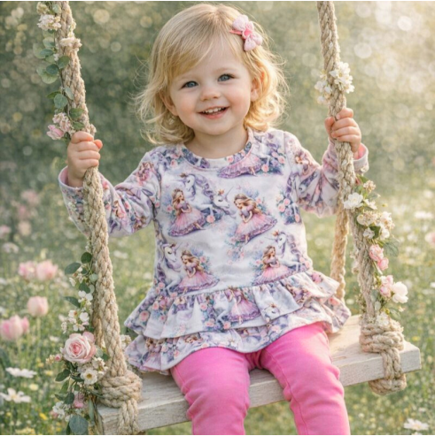 Tunika  dla dziewczynki i legginsy fantazja zdjęcia mają charakter wizualizacji produktu.