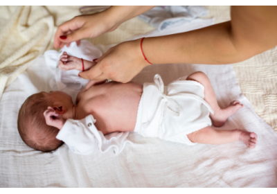 Skuteczne sposoby na ubieranie noworodka- poradnik krok po kroku