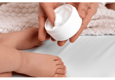 AZS u Niemowlaka - Jakie Ubranka Wybrać dla Malucha z Suchą Skórą?