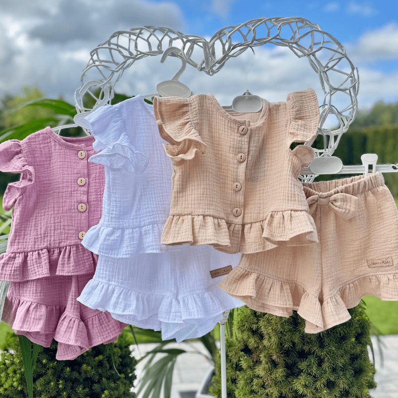 Komplet z muślinu dla dziewczynki bluzeczka i spodenki z falbankami