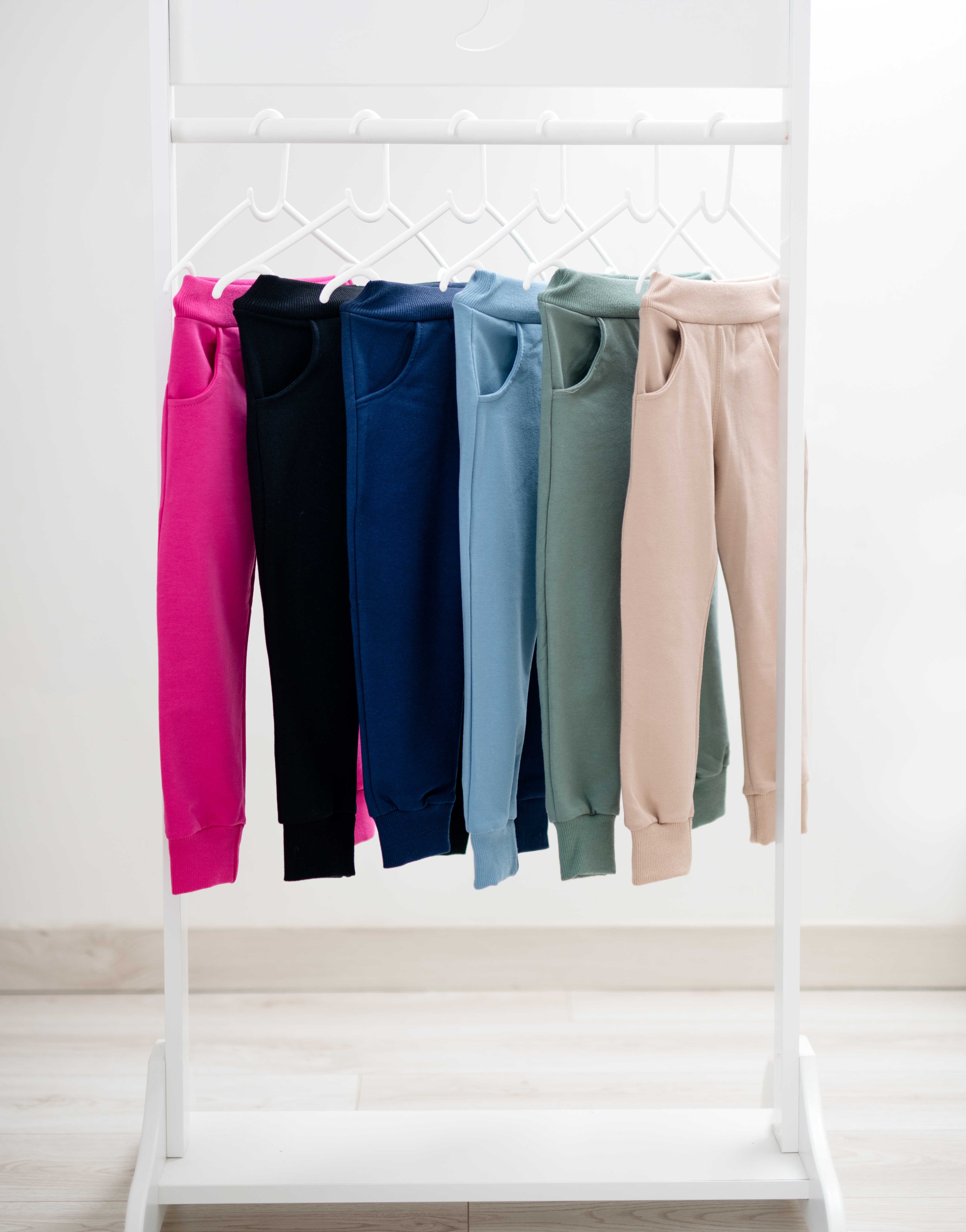 Spodnie dresowe slim