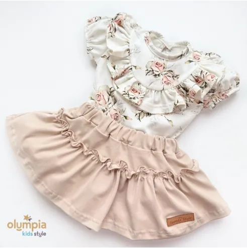 body / bluzka w kwiaty z falbankami i beżowa spódniczka body / bluzka w kwiaty z falbankami i beżowa spódniczka