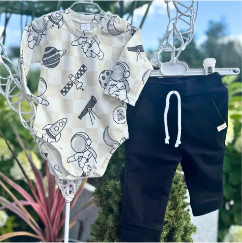 Komplet chłopięcy Body i spodnie KOSMOS Komplet chłopięcy Body i spodnie KOSMOS