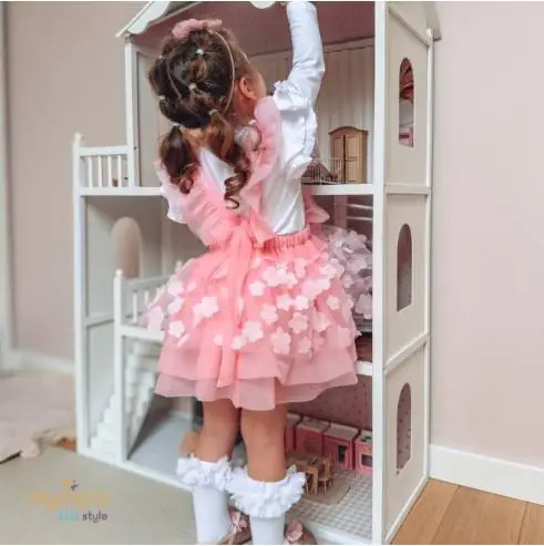 Sp&oacute;dniczka tiulowa z szelkami FLOWER...