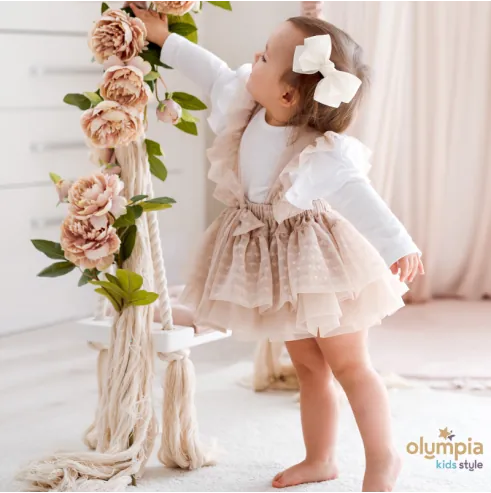 Sp&oacute;dniczka tiulowa z szelkami...