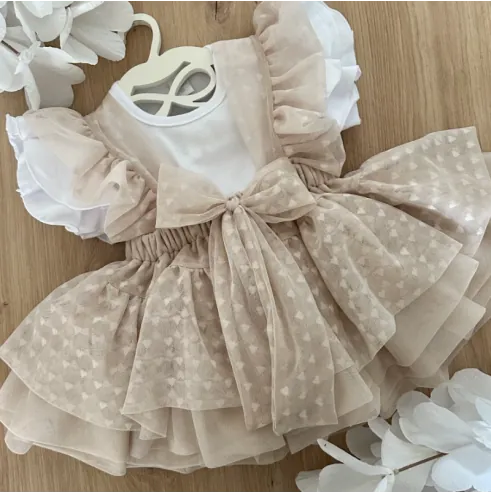 Sp&oacute;dniczka tiulowa z szelkami...