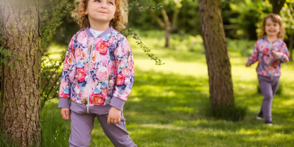 Jak ubrać dziecko na wiosenny spacer? 